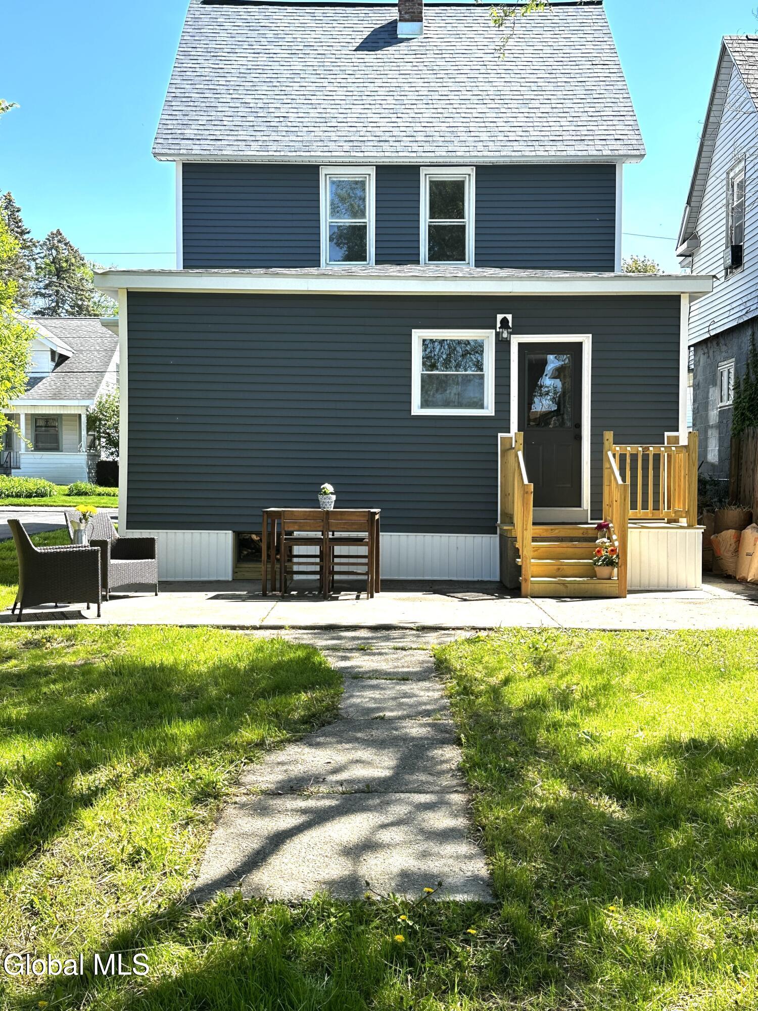 866 Thompson Street Schenectady, NY 12306 - Photo 3 of 24 IMG_0077