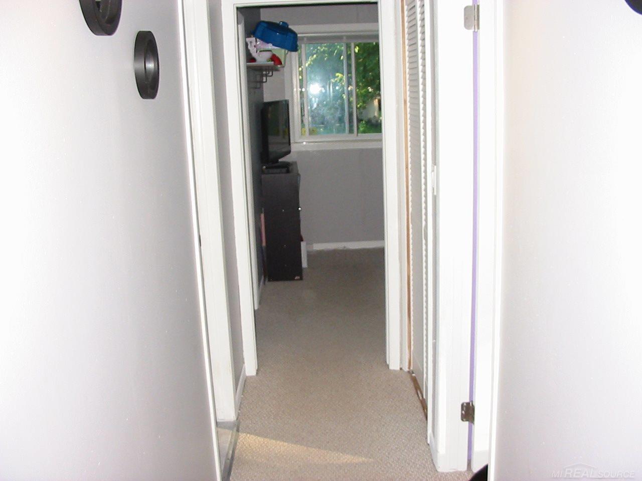 742 Miller Road Lake Orion, MI 48362 - Photo 6 of 14 31326378-5.JPG