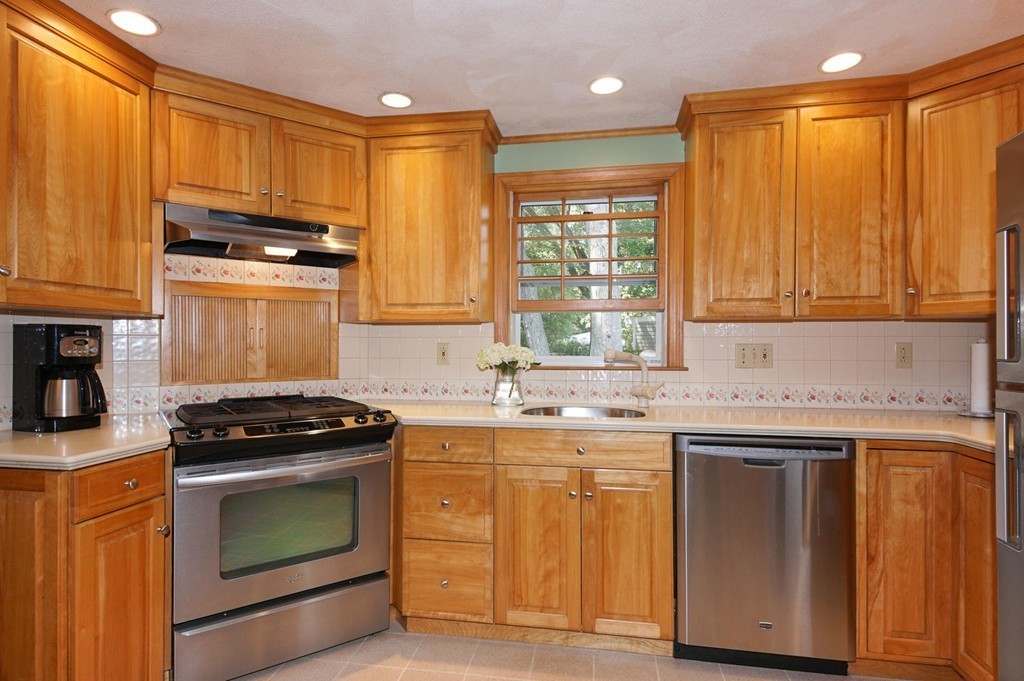 8 Mayfair Road Dedham, MA 02026 - Photo 5 of 20 Gallery Image 5