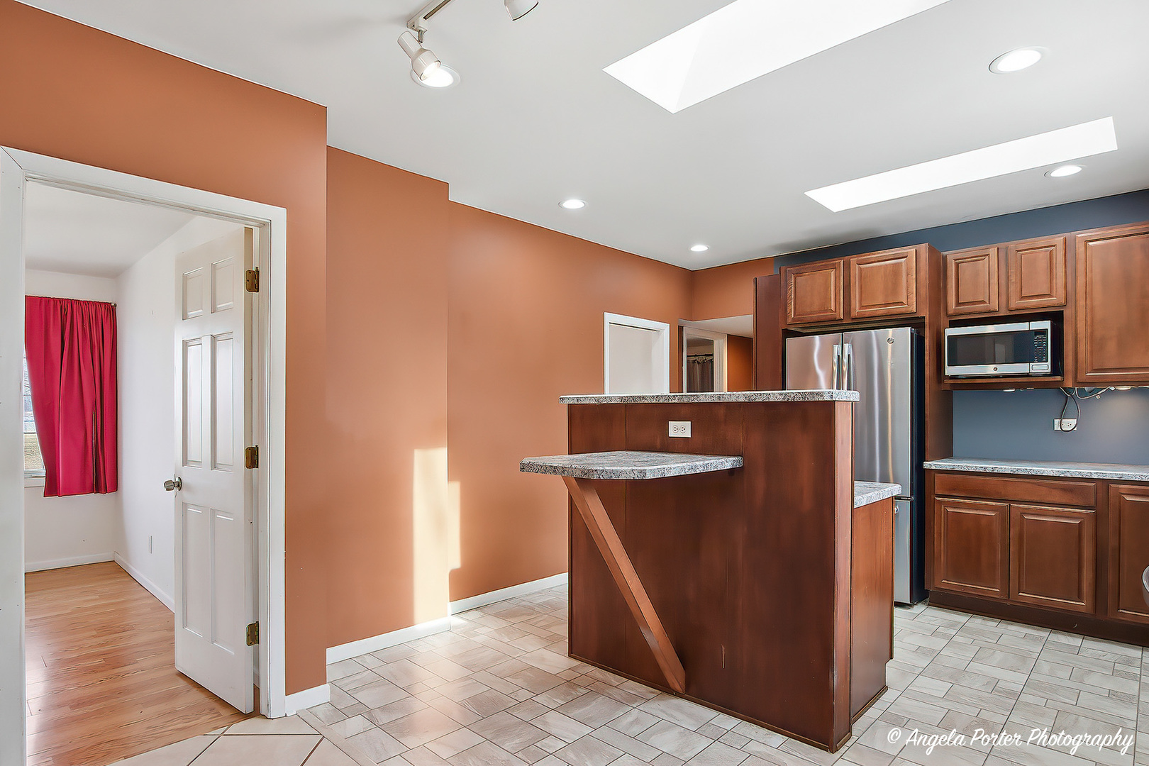 4320 West Lakewood Road McHenry, IL 60050 - Photo 16 of 50 a view of a kitchen with stainless steel appliances granite countertop a refrigerator and a sink