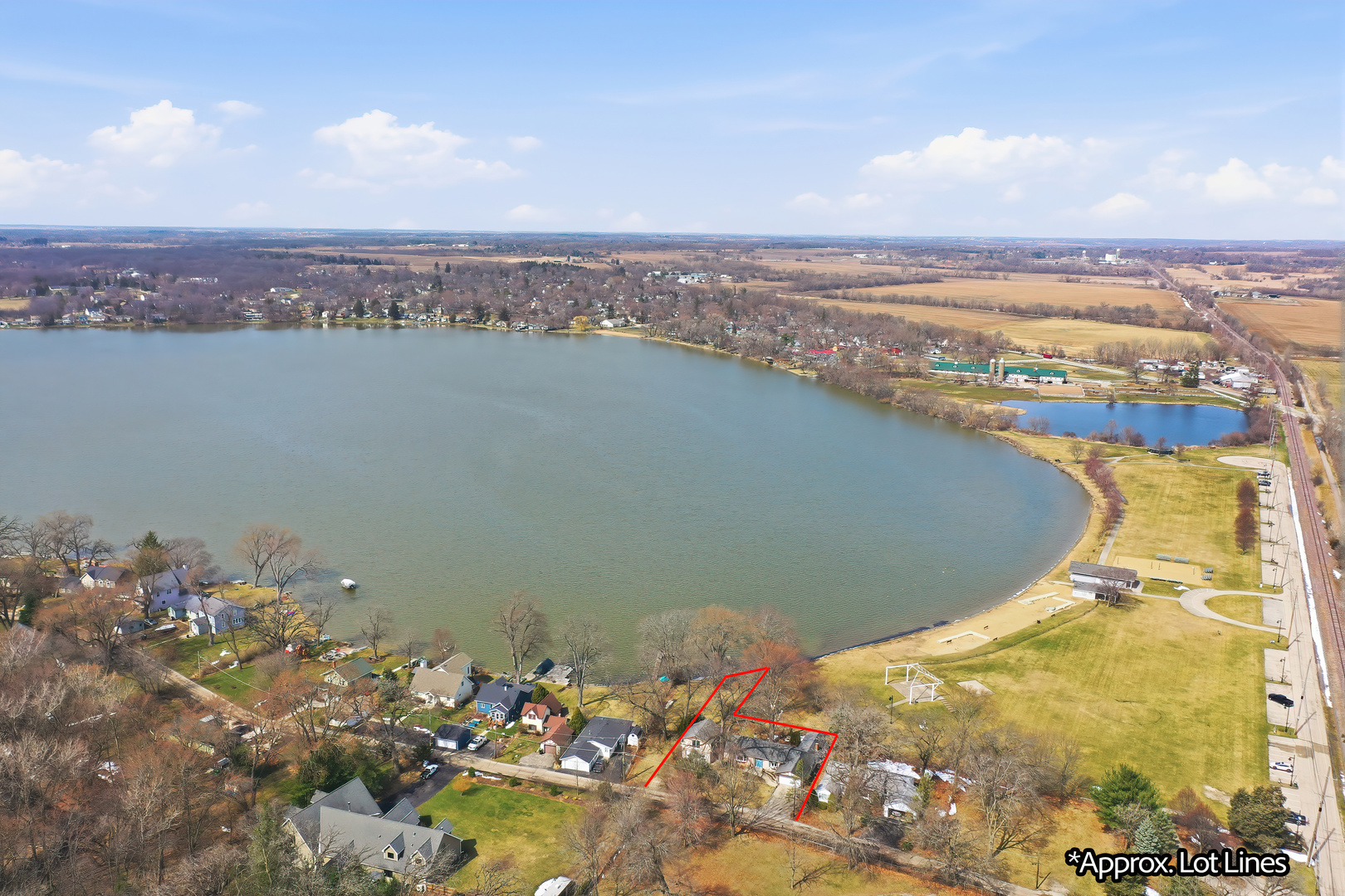 4320 West Lakewood Road McHenry, IL 60050 - Photo 2 of 50 a view of a city