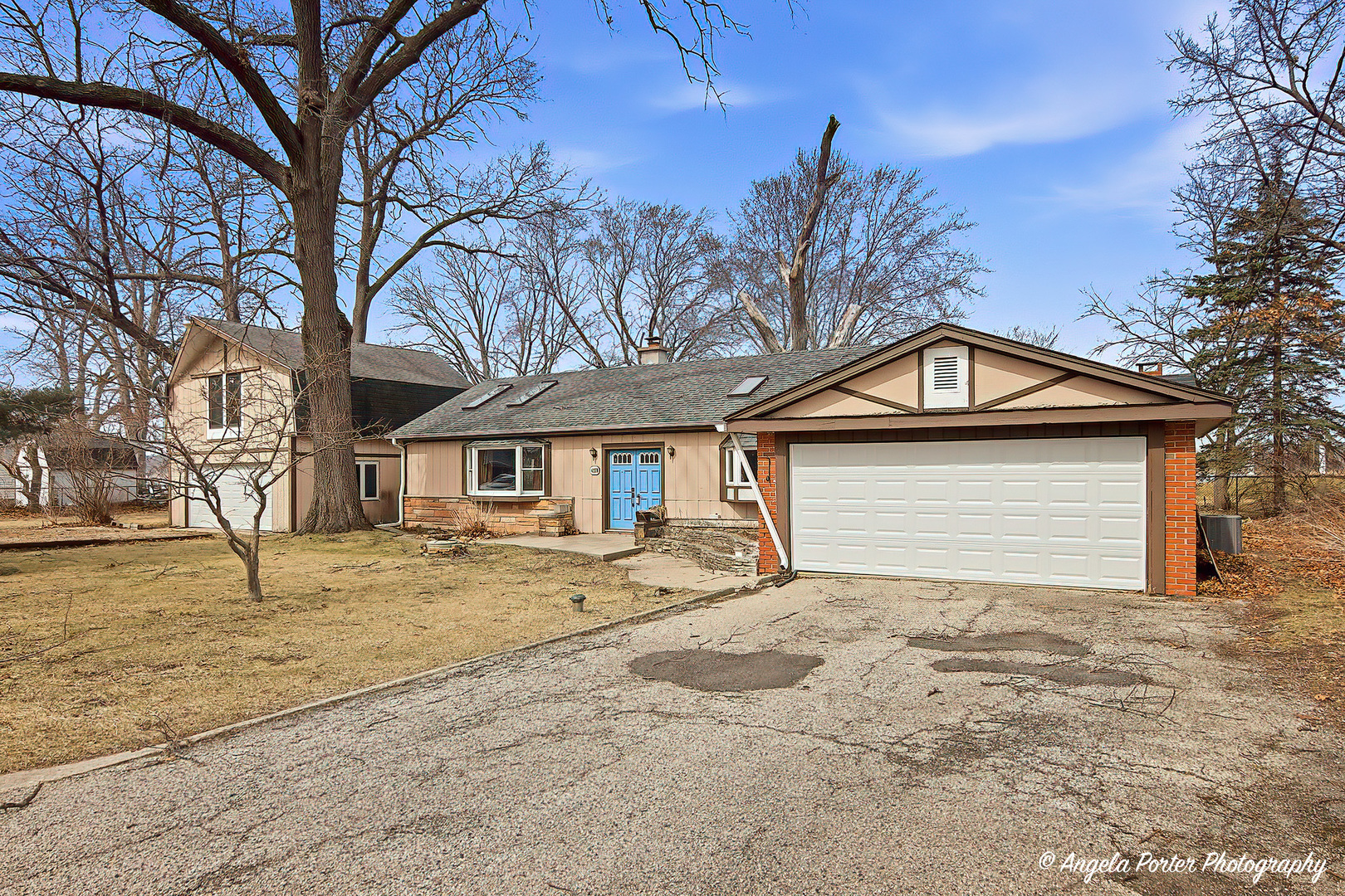 4320 West Lakewood Road McHenry, IL 60050 - Photo 3 of 50 a front view of a house with a yard and garage