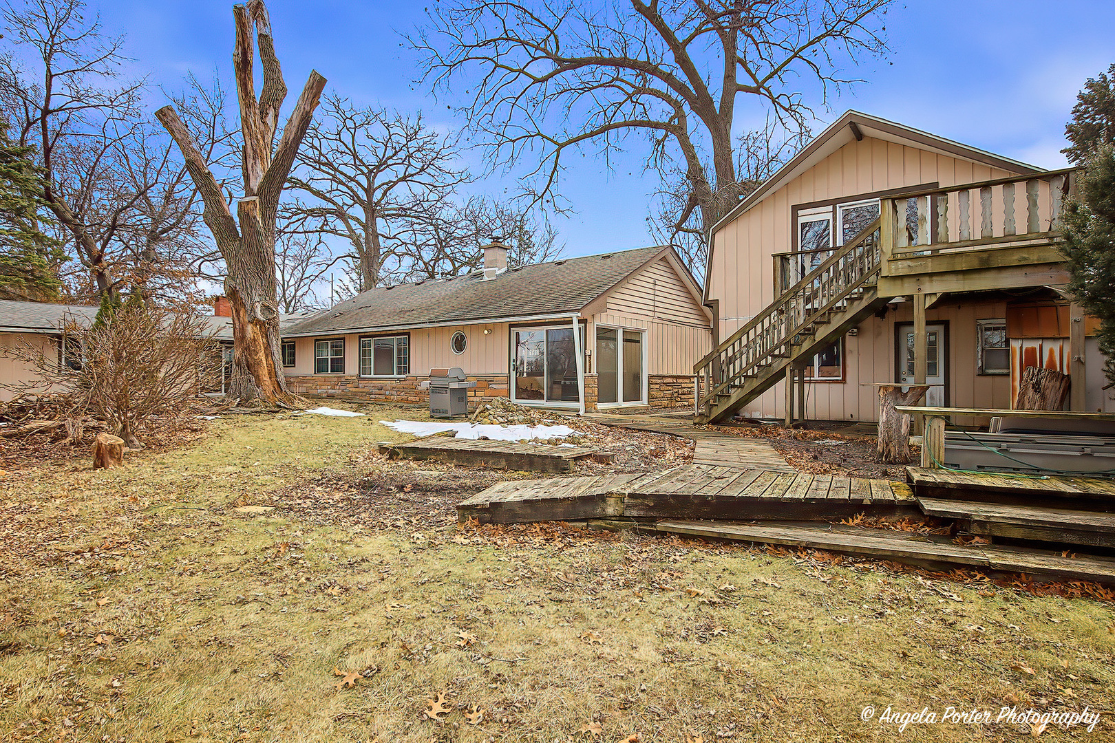 4320 West Lakewood Road McHenry, IL 60050 - Photo 33 of 50 a front view of a house with a yard