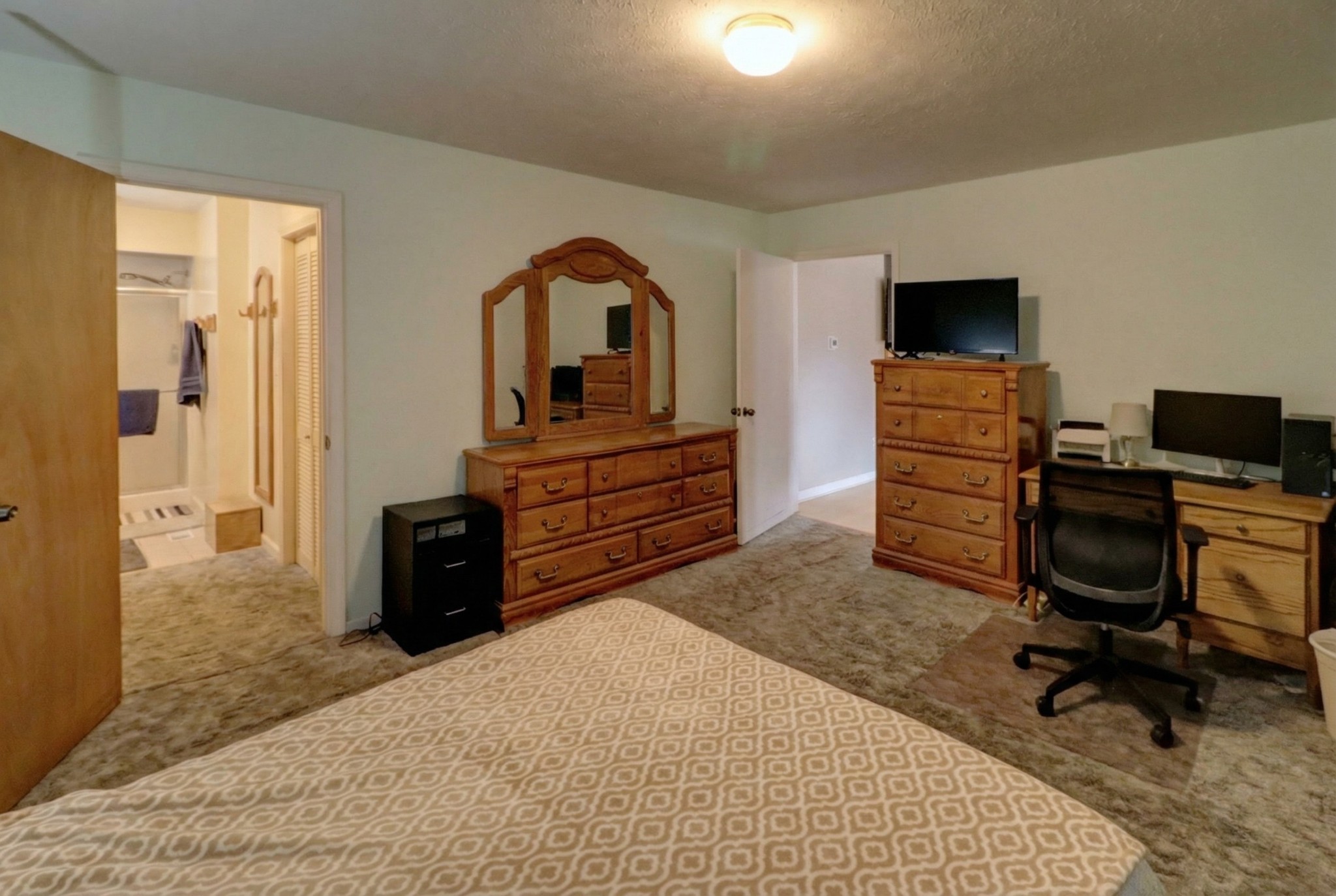 3966 Taz Hyde Road Nashville, TN 37218 - Photo 15 of 17 a livingroom with workspace and a window