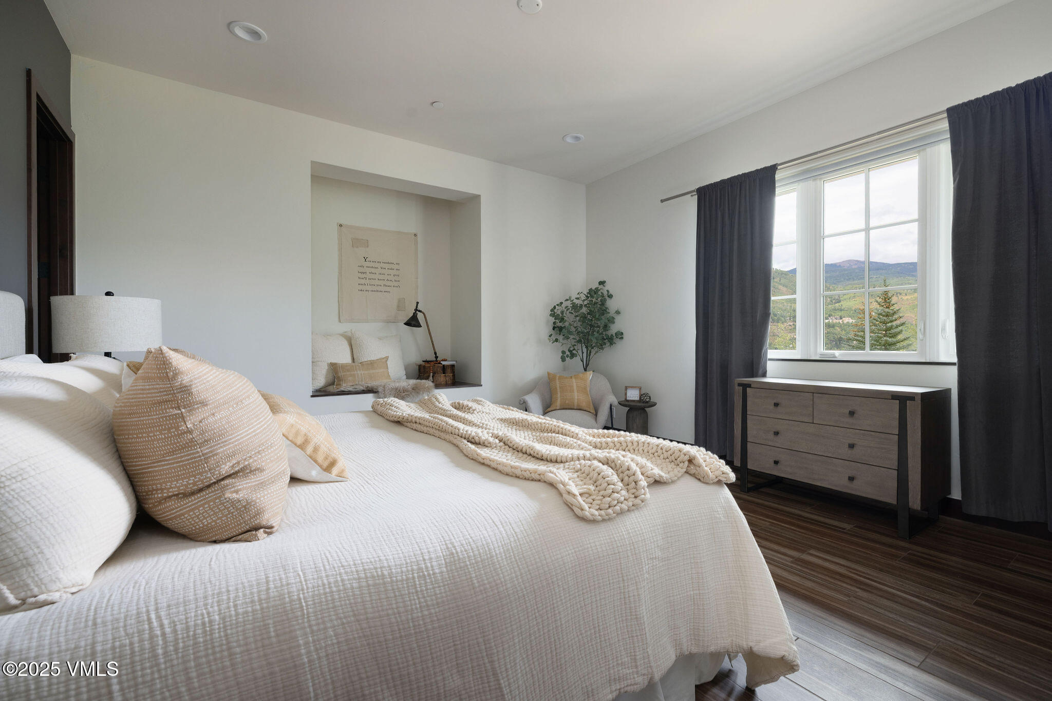 1388 Buffehr Creek Road Vail, CO 81657 - Photo 13 of 42 2508_1388_buffehr_creek_interior_bed02