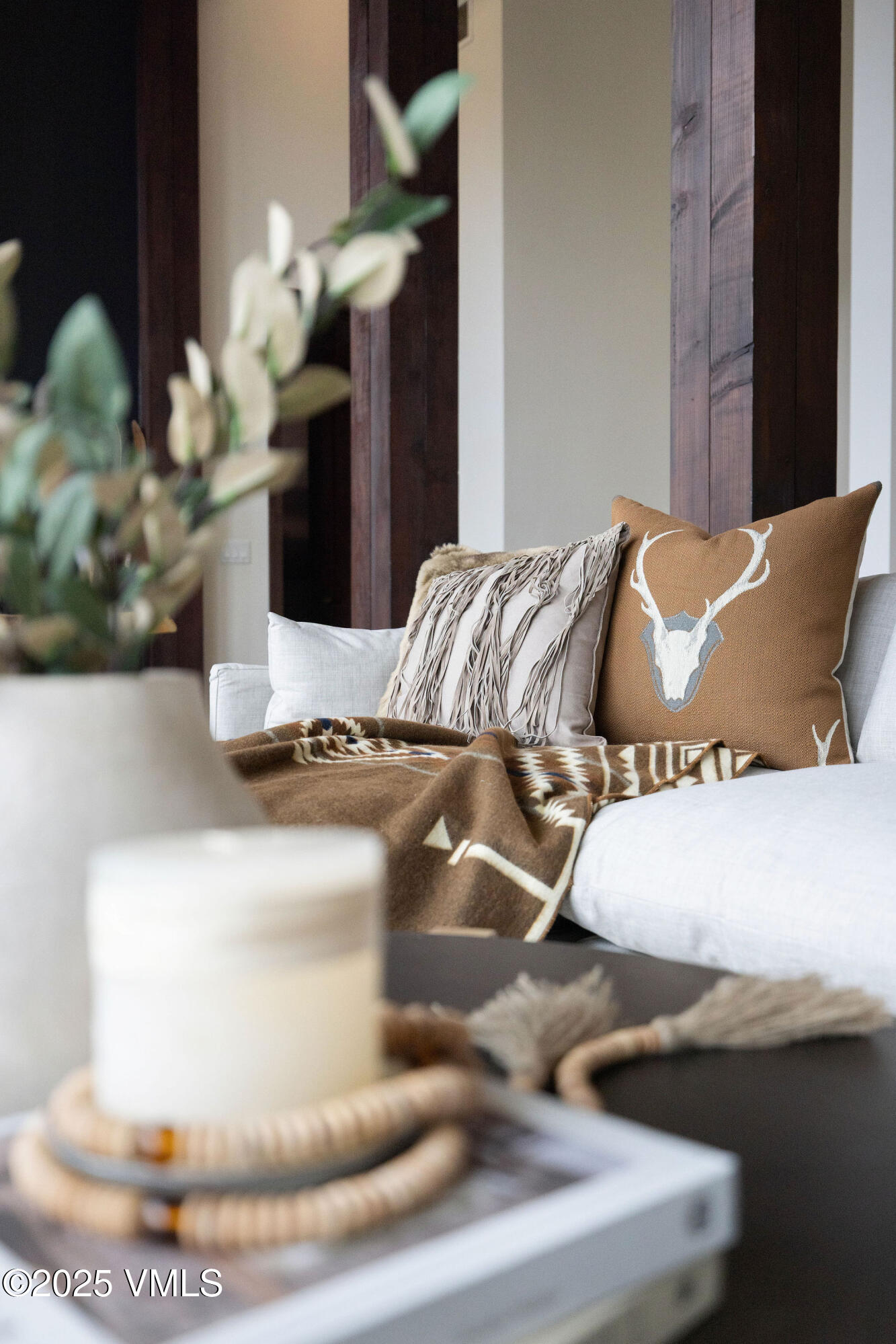 1388 Buffehr Creek Road Vail, CO 81657 - Photo 10 of 42 2508_1388_buffehr_creek_interior_vignett