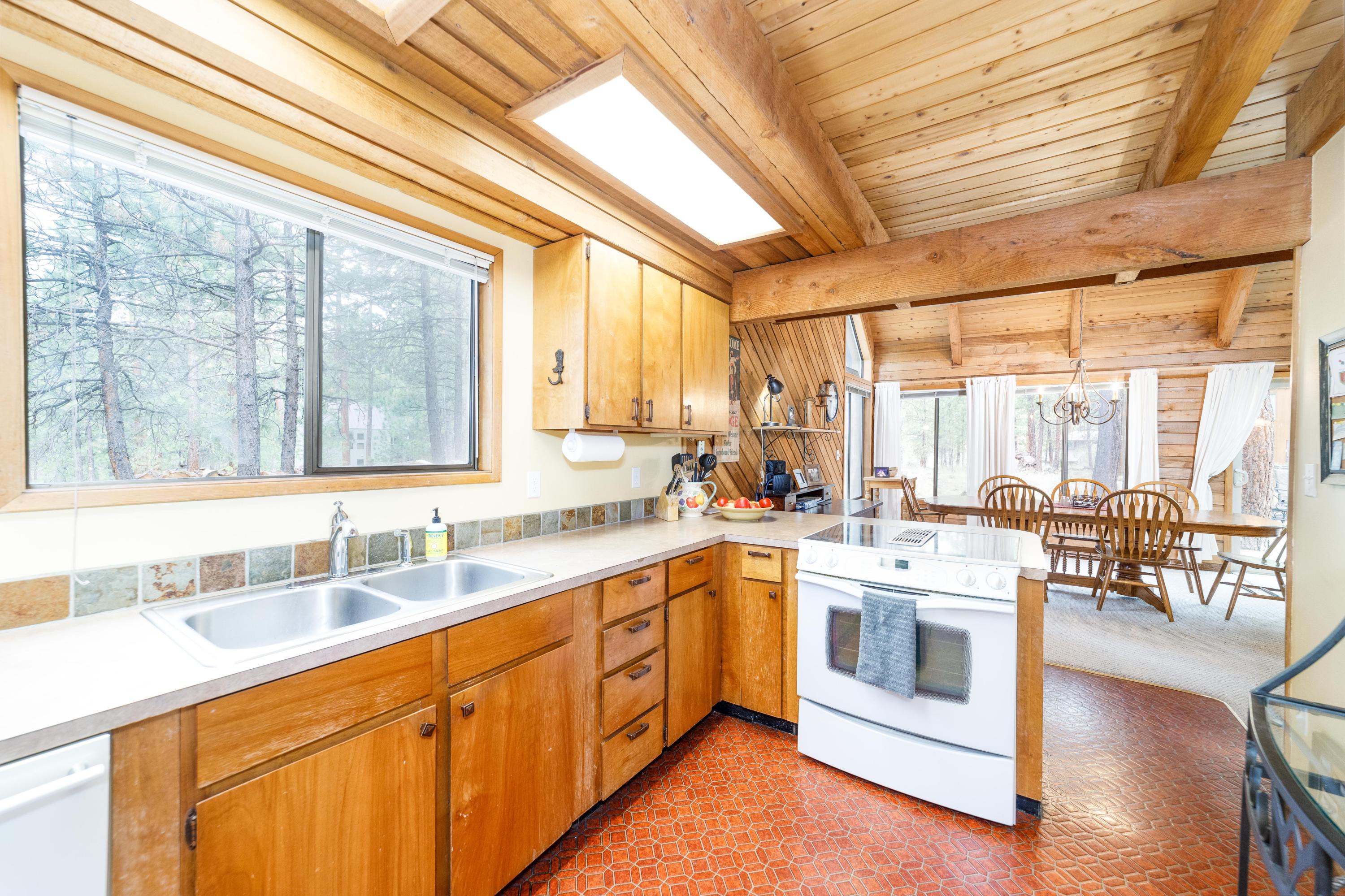 70767 Alpine Beauty, Unit RR16 Black Butte Ranch, OR 97759 - Photo 8 of 25 RR16 - 08