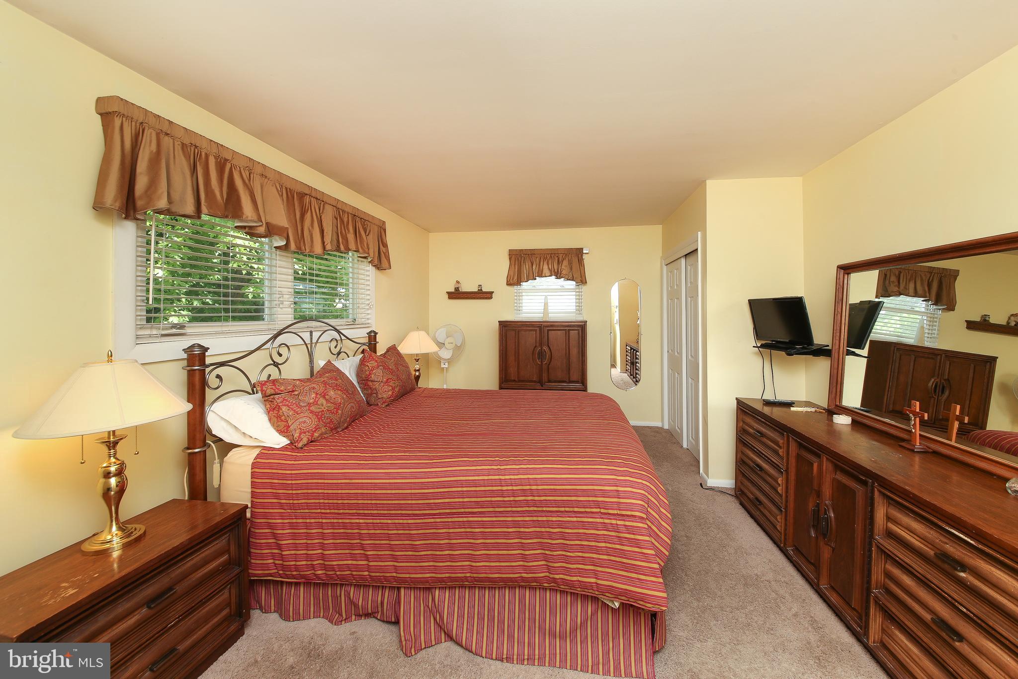 913 Roberts Road Warminster, PA 18974 - Photo 11 of 38 Primary Bedroom