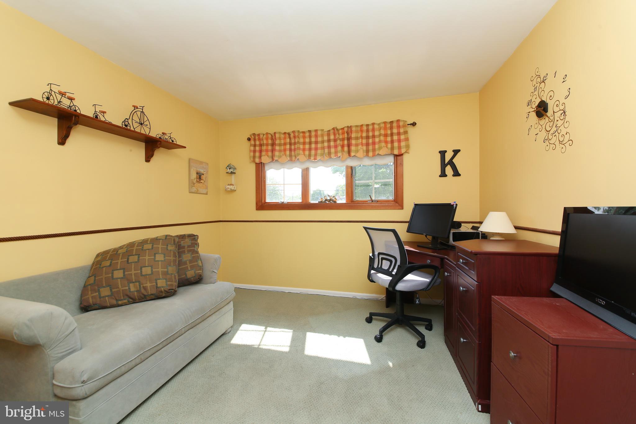 913 Roberts Road Warminster, PA 18974 - Photo 15 of 38 Bedroom 3