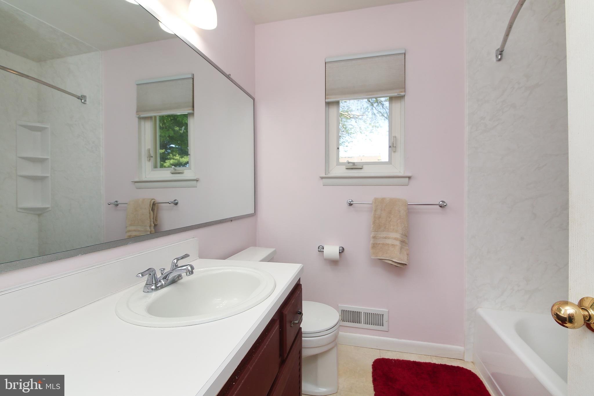 913 Roberts Road Warminster, PA 18974 - Photo 16 of 38 Bath