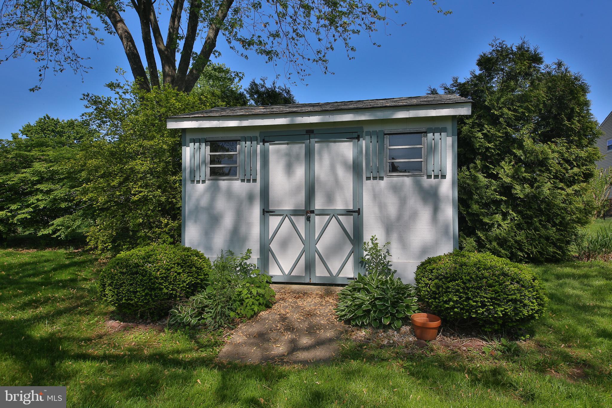 913 Roberts Road Warminster, PA 18974 - Photo 25 of 38 Garden Shed