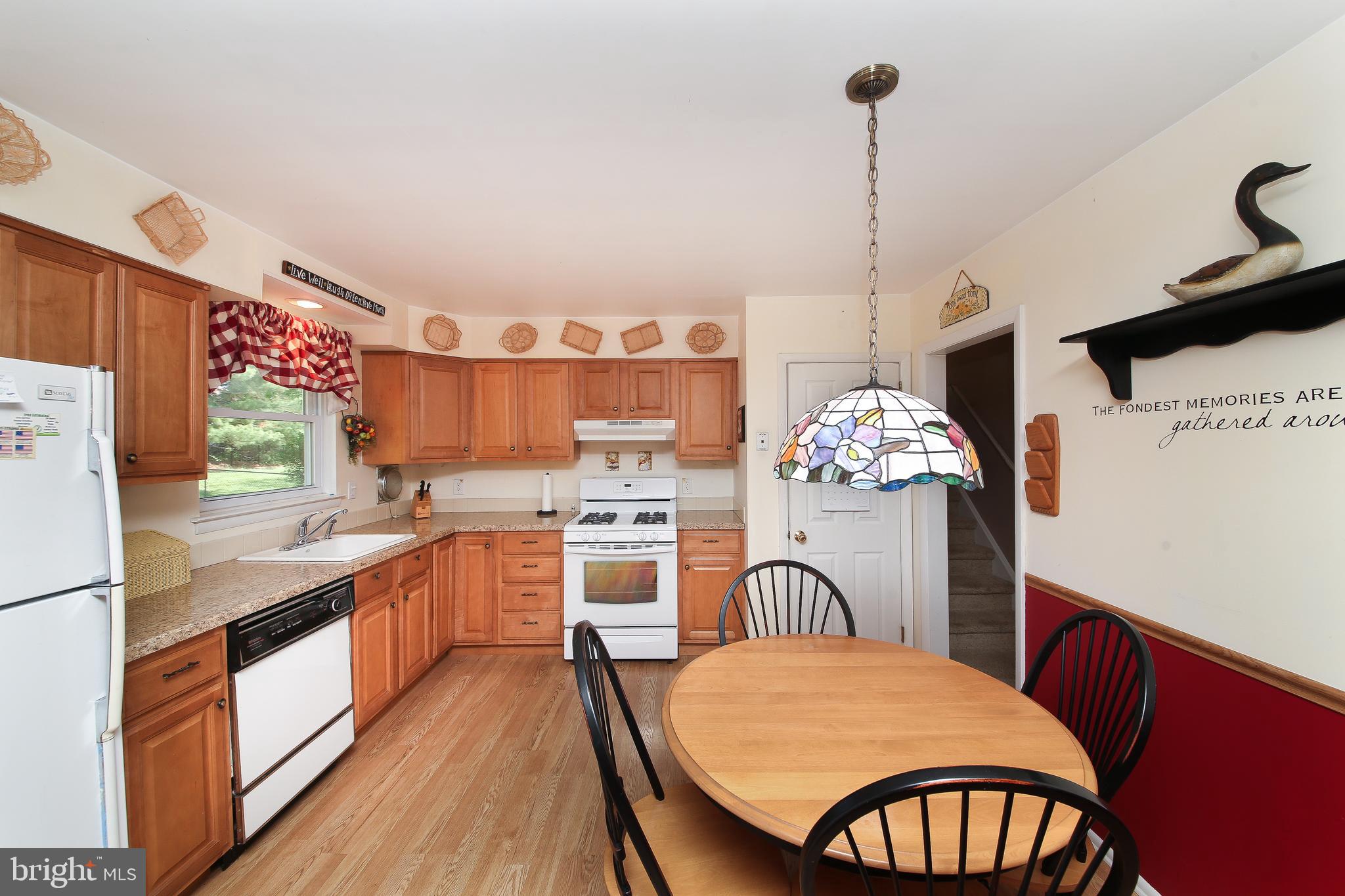 913 Roberts Road Warminster, PA 18974 - Photo 7 of 38 Kitchen