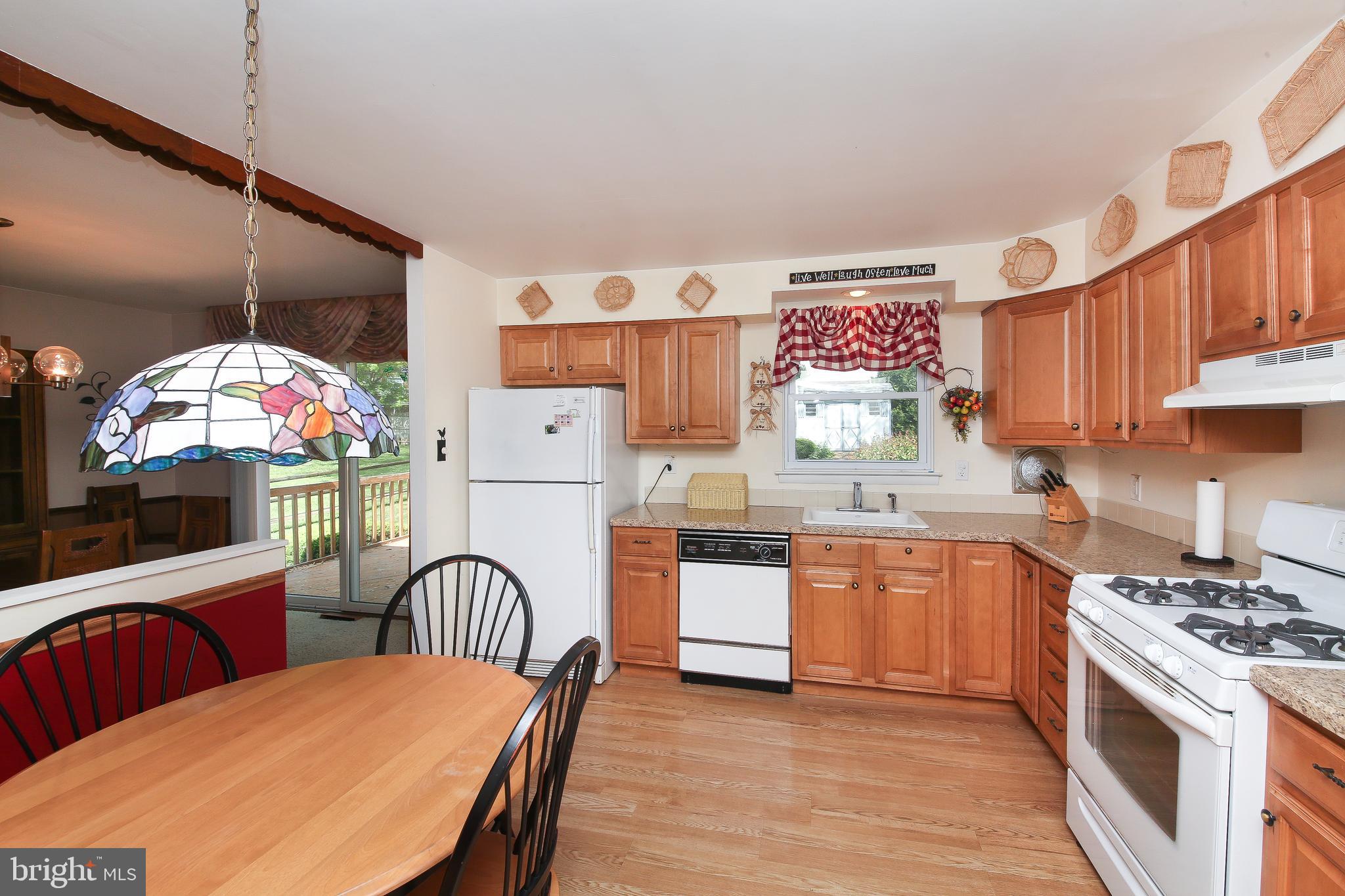 913 Roberts Road Warminster, PA 18974 - Photo 8 of 38 Kitchen