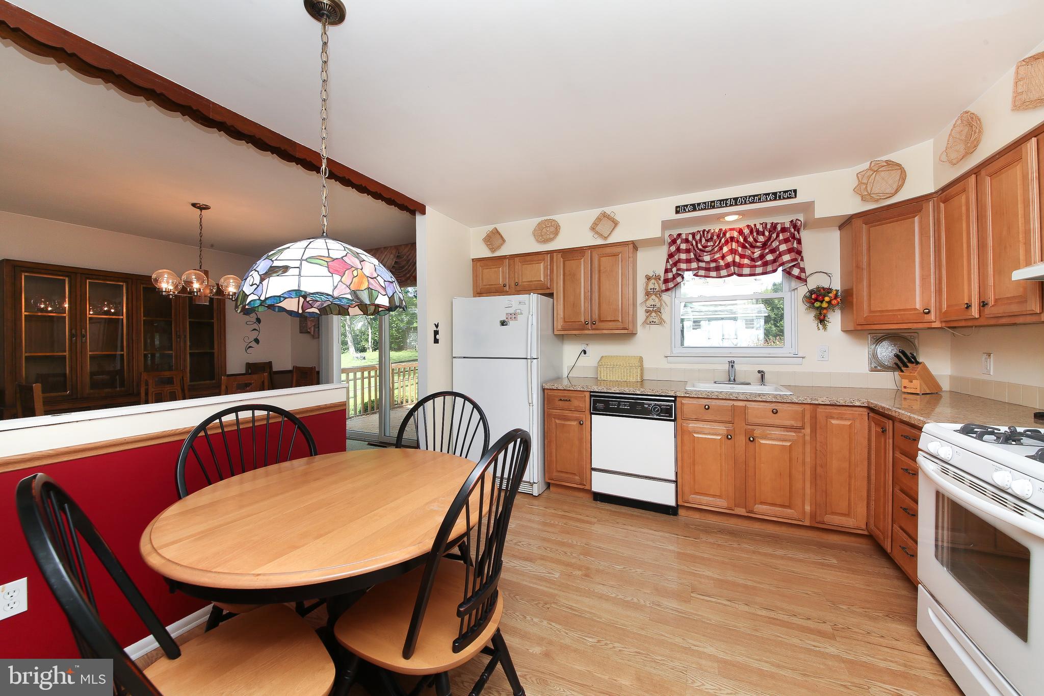 913 Roberts Road Warminster, PA 18974 - Photo 9 of 38 Kitchen