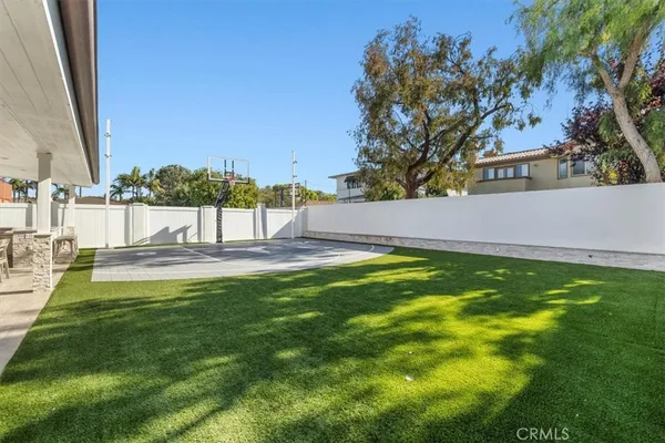 $18,000 | 1740 1st Street, Manhattan Beach, CA 90266