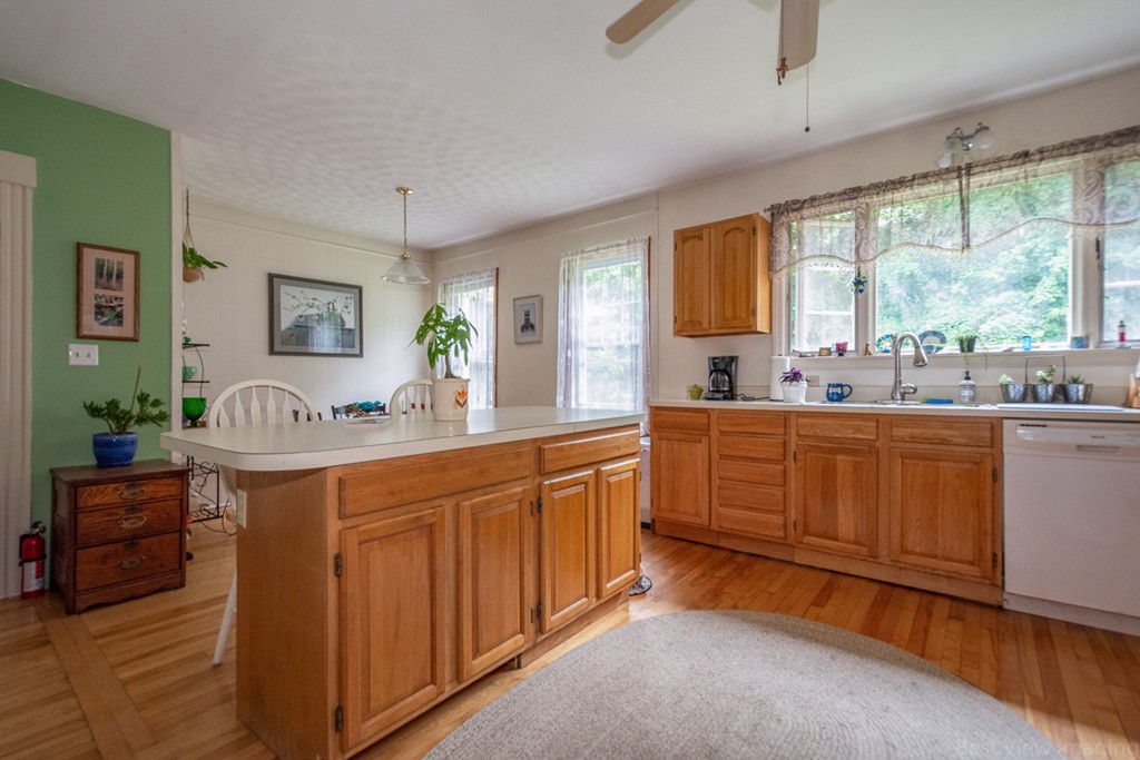 93 Brantwood Road Worcester, MA 01602 - Photo 6 of 35
