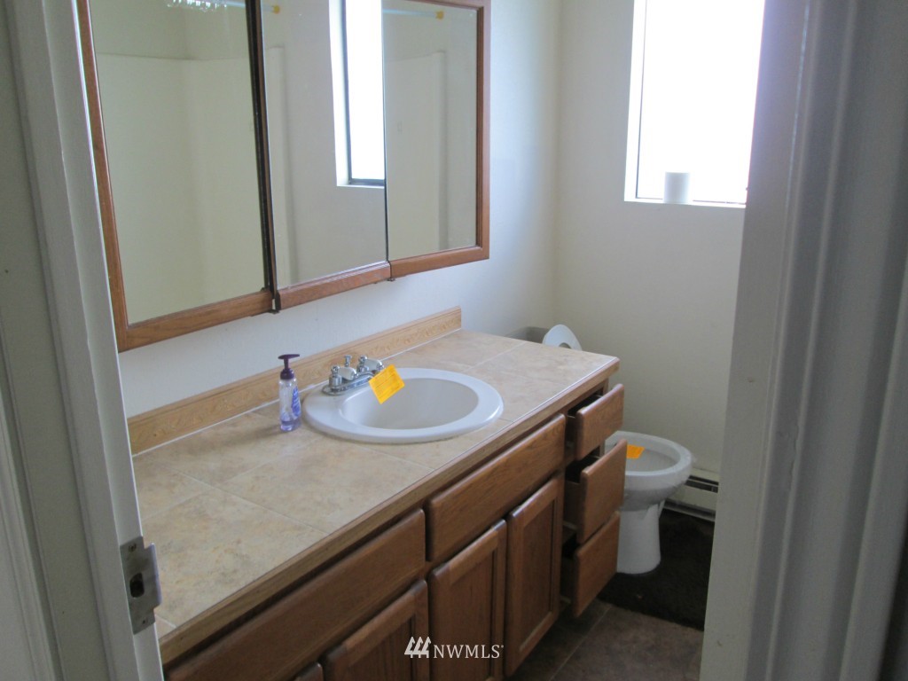 2412 Williams Road Oak Harbor, WA 98277 - Photo 11 of 13 Gallery Image 11