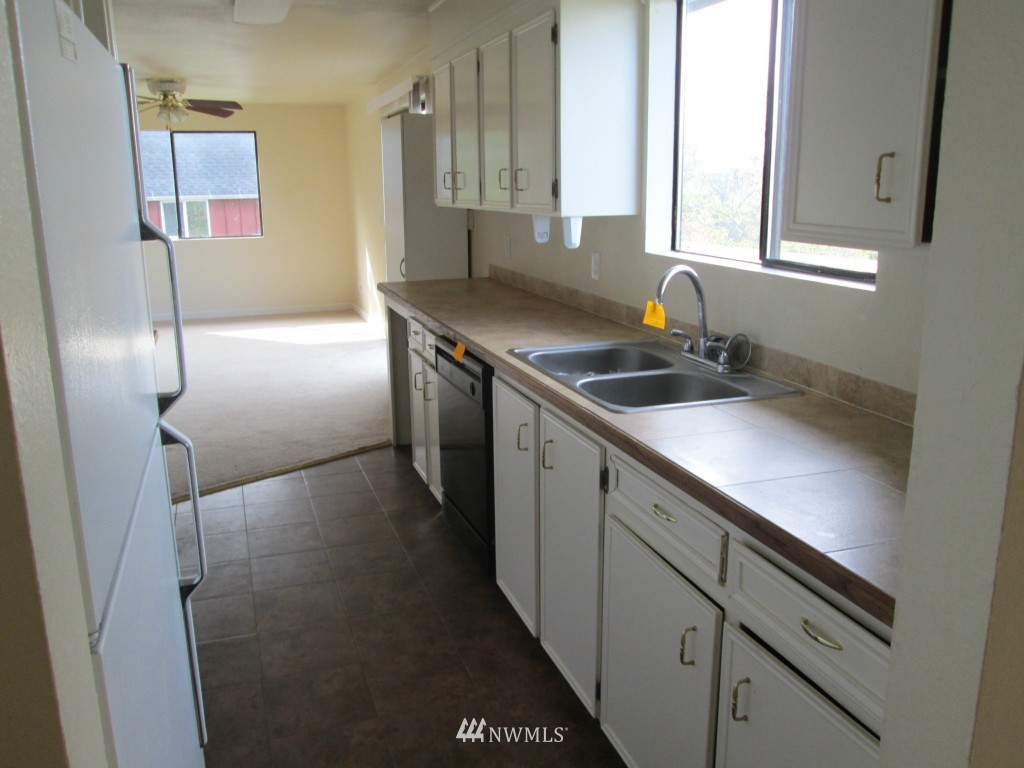 2412 Williams Road Oak Harbor, WA 98277 - Photo 8 of 13 Gallery Image 8