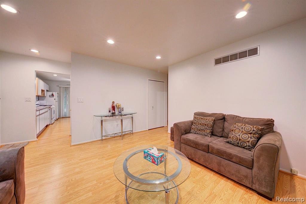 8401 18 18 Mile Road, Unit 167 Sterling Heights, MI 48313 - Photo 7 of 22