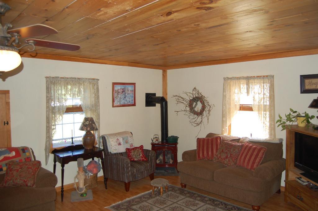 21 Farrington Road Gorham, ME 04038 - Photo 7 of 26 Check out the beautifully done ceiling!