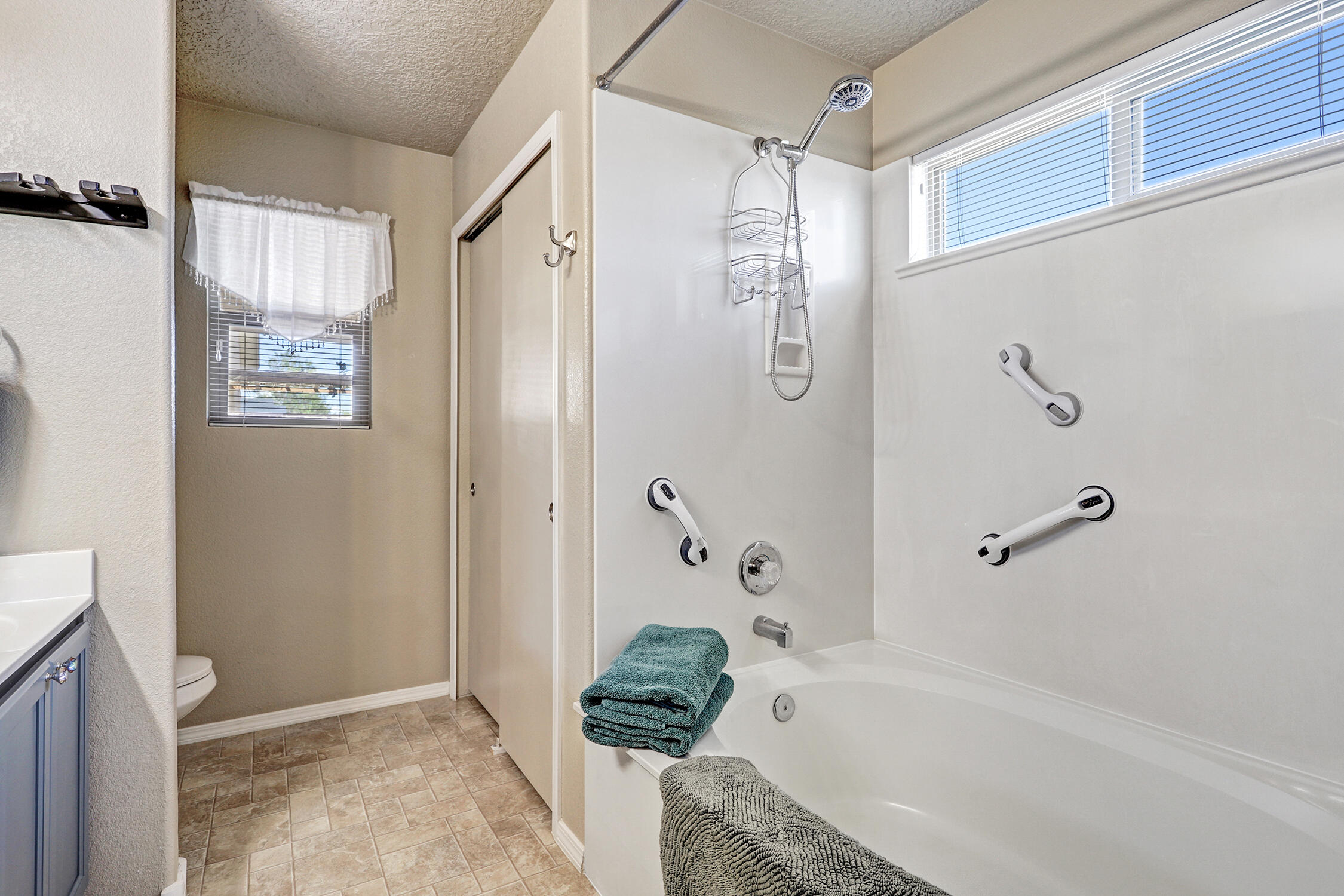 758 Redwood Street Southwest Rio Rancho, NM 87124 - Photo 14 of 25 Gallery Image 14