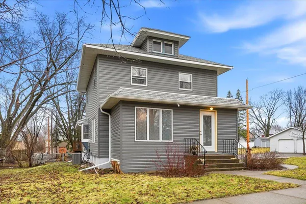 $304,900 | 1060 Franklin Street, Baldwin, WI 54002