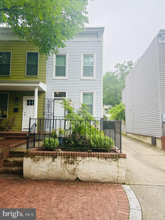 1520 Constitution Avenue Northeast Washington, DC 20002 - Photo 4 of 26 a view of a white house with potted plants