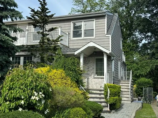 $3,450 | 68 Inwood Road, Unit 2, Port Washington, NY 11050