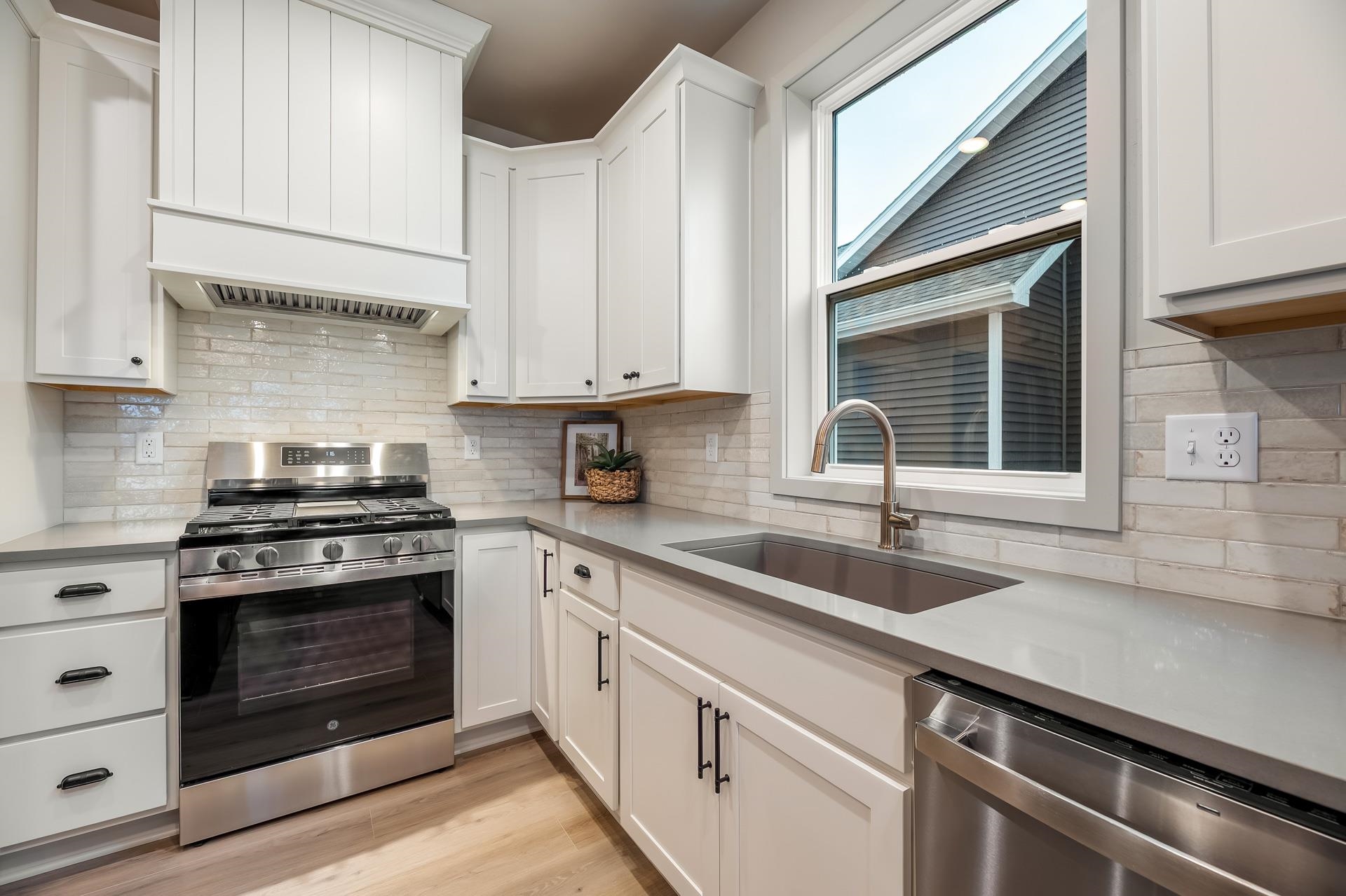 3722 East Callalilly Lane Appleton, WI 54913 - Photo 3 of 21