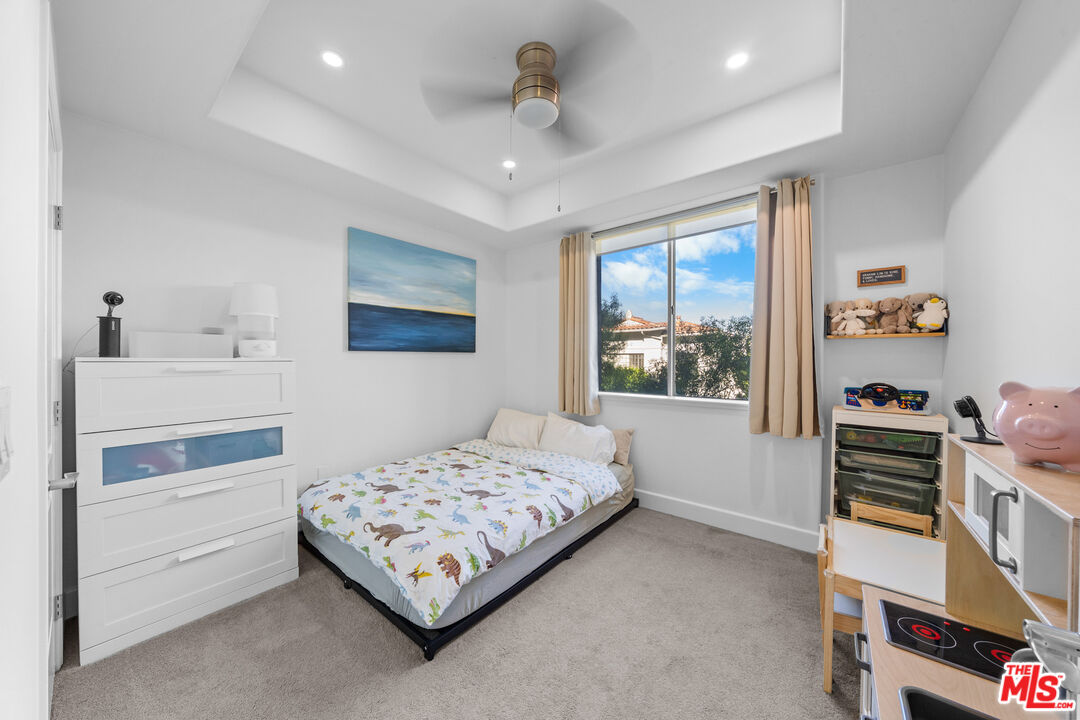 629 Traction Avenue, Unit 233 Los Angeles, CA 90013 - Photo 13 of 41 a bedroom with a bed and a window