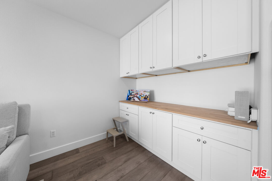 629 Traction Avenue, Unit 233 Los Angeles, CA 90013 - Photo 18 of 41 a room with cabinets