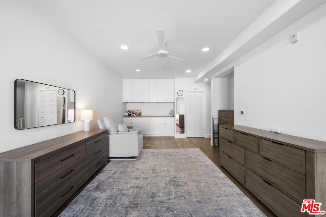 629 Traction Avenue, Unit 233 Los Angeles, CA 90013 - Photo 20 of 41 a large bathroom with a large tub and sink
