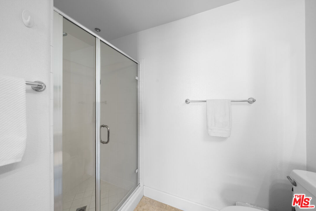 629 Traction Avenue, Unit 233 Los Angeles, CA 90013 - Photo 25 of 41 a bathroom with a shower