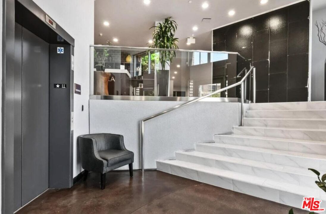 629 Traction Avenue, Unit 233 Los Angeles, CA 90013 - Photo 37 of 41 a view of entryway and hall with a vase sitting on a table
