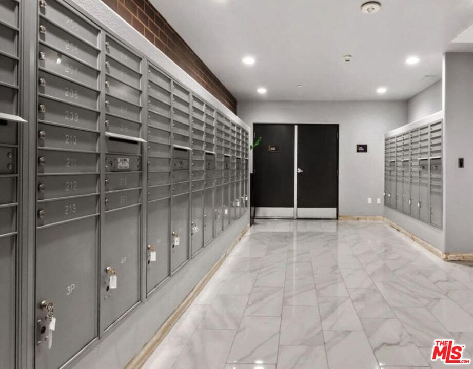 629 Traction Avenue, Unit 233 Los Angeles, CA 90013 - Photo 38 of 41 a view of an empty room with a window