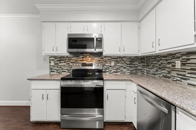 $160,000 | 14515 Wunderlich Drive, Unit 1413, Houston, TX 77069