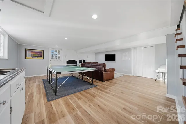 a view of a yard in front of house