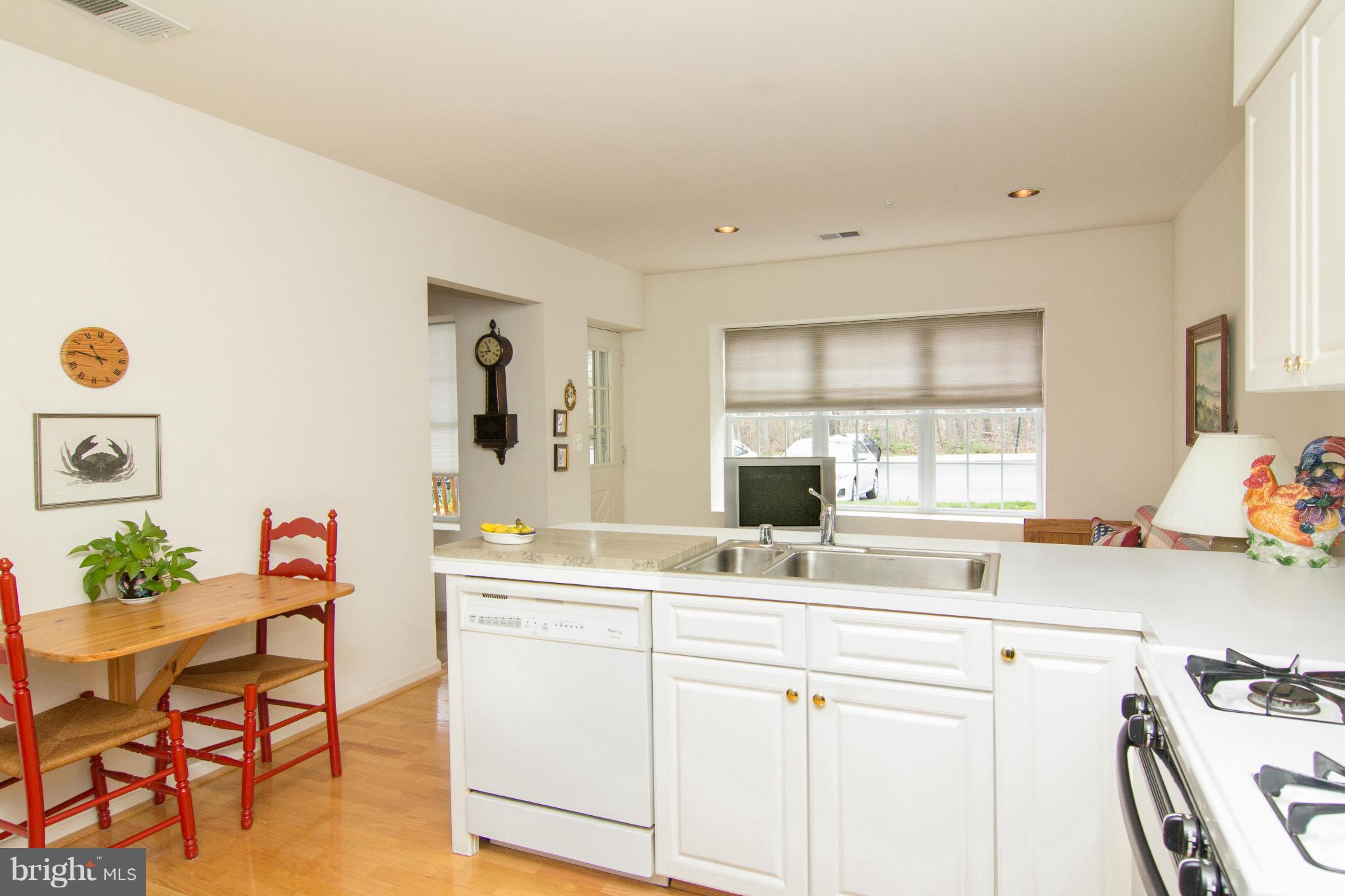 12350 Rosslare Ridge Road, Unit 104 Lutherville-Timonium, MD 21093 - Photo 8 of 20 Kitchen