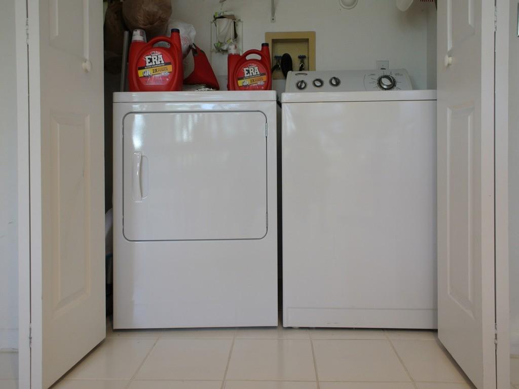 10672 Oak Lake Way Boca Raton, FL 33498 - Photo 12 of 33 Washer & Dryer