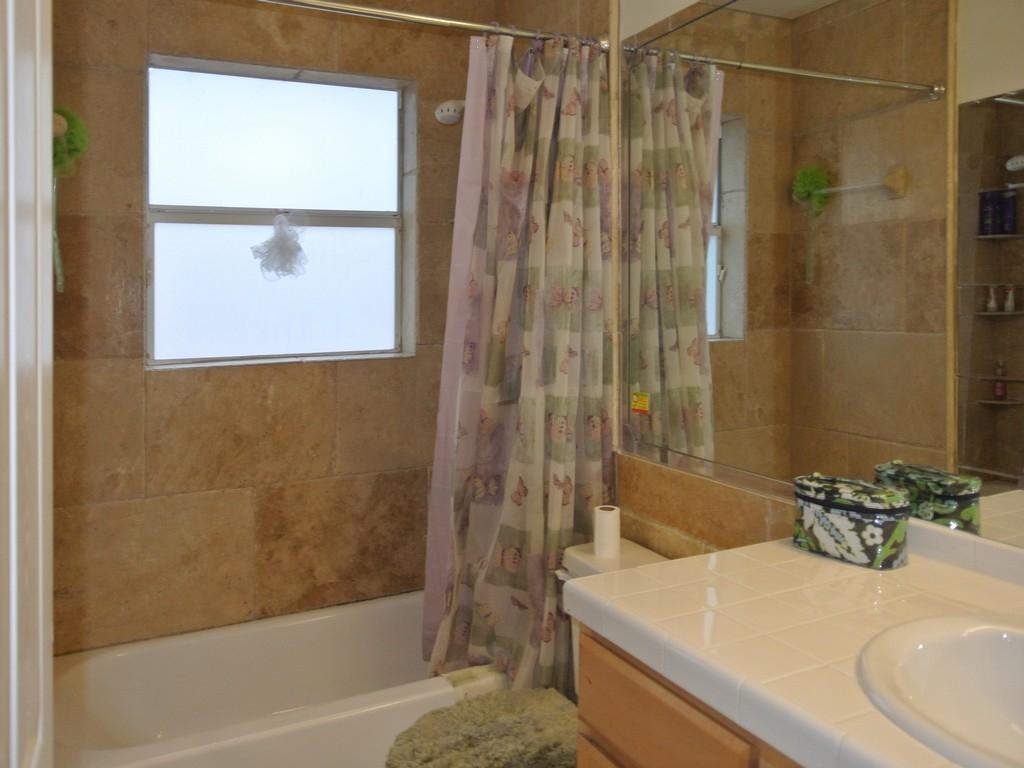 10672 Oak Lake Way Boca Raton, FL 33498 - Photo 20 of 33 2nd Bathroom