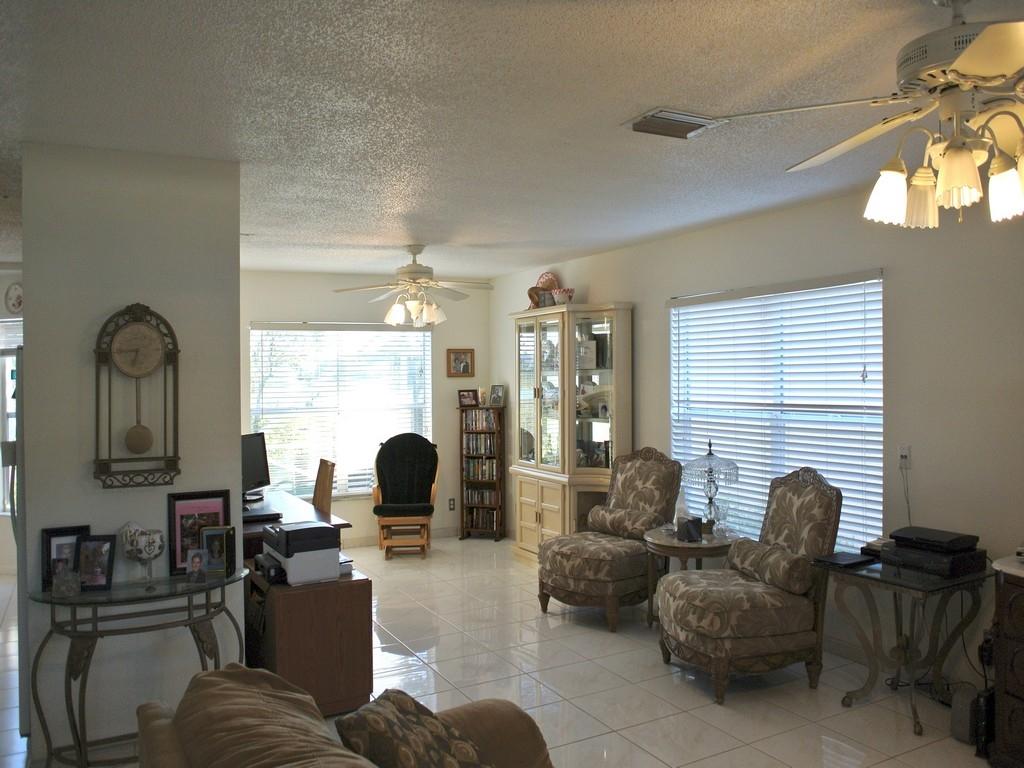 10672 Oak Lake Way Boca Raton, FL 33498 - Photo 6 of 33 Livingroom