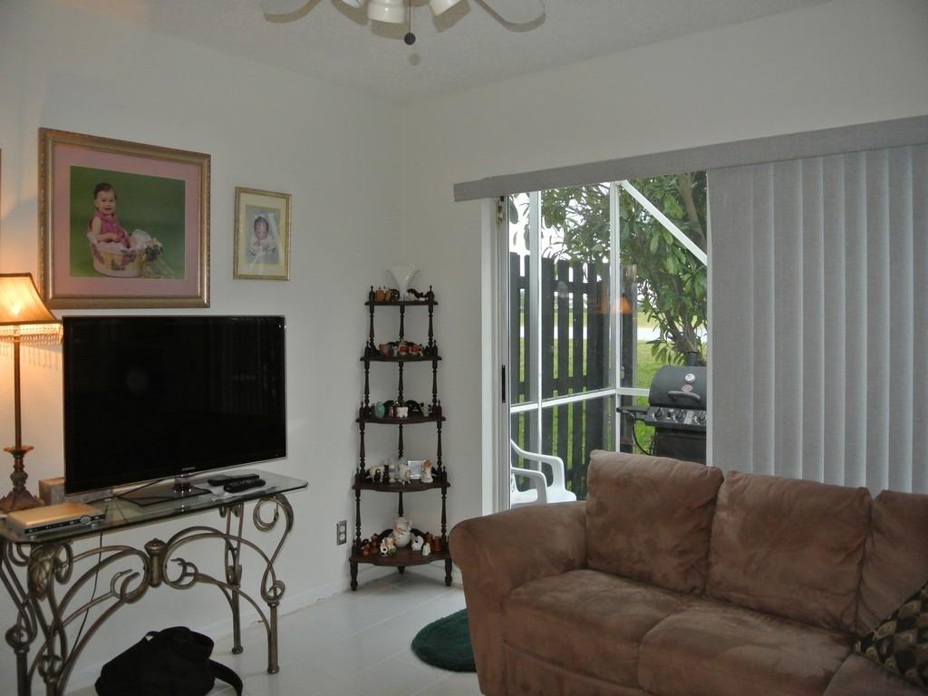 10672 Oak Lake Way Boca Raton, FL 33498 - Photo 7 of 33 Family Room