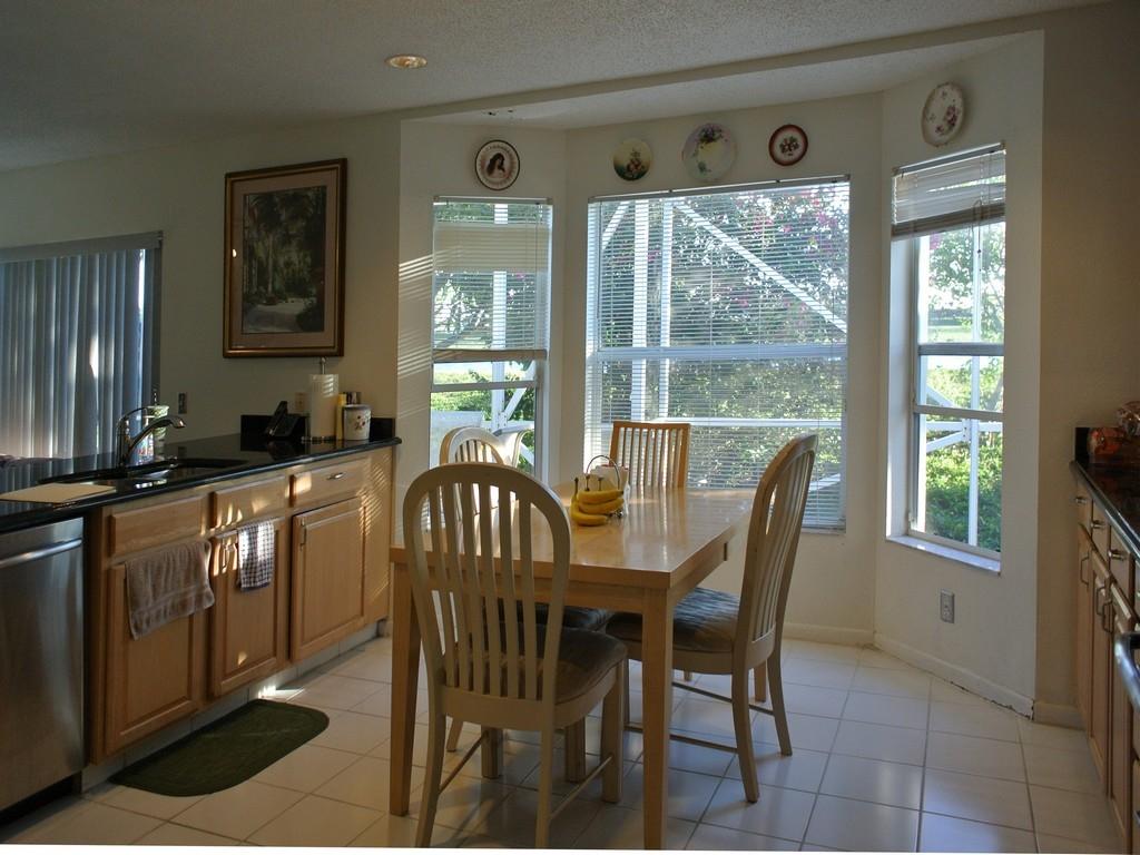 10672 Oak Lake Way Boca Raton, FL 33498 - Photo 10 of 33 Kitchen