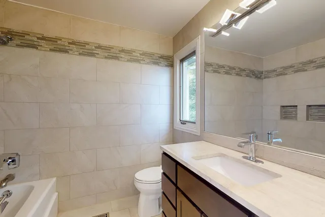 $2,700 | 333 Redwing Drive, Deerfield, IL 60015