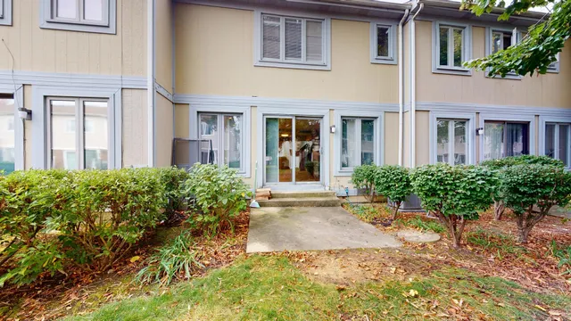 $2,700 | 333 Redwing Drive, Deerfield, IL 60015