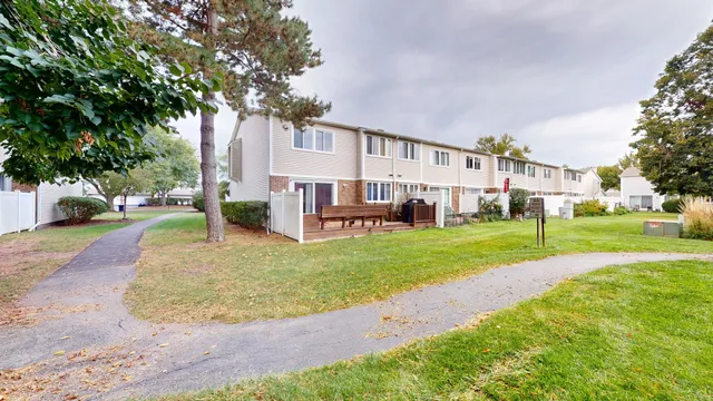 $2,700 | 333 Redwing Drive, Deerfield, IL 60015