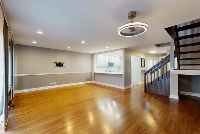 $2,700 | 333 Redwing Drive, Deerfield, IL 60015