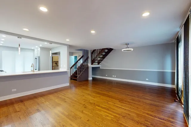 $2,700 | 333 Redwing Drive, Deerfield, IL 60015