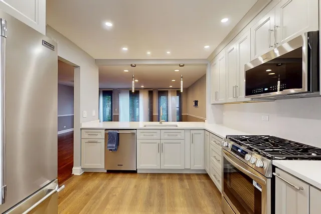 $2,700 | 333 Redwing Drive, Deerfield, IL 60015