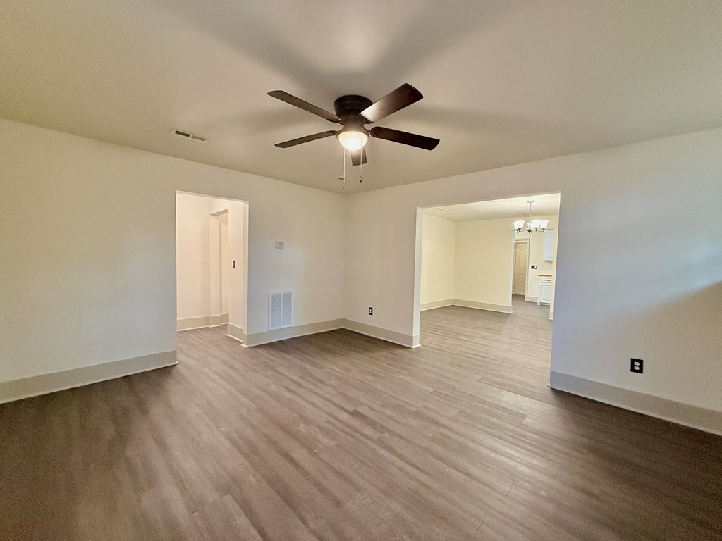 108 East High Avenue Geneva, AL 36340 - Photo 4 of 33